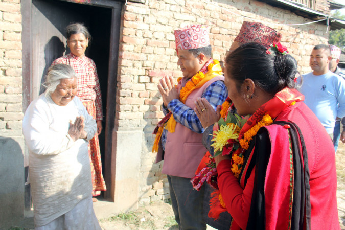 भक्तपुर २ मा एमालेका उम्मेदवारहरुको घरदैलो कार्यक्रम तीव्र