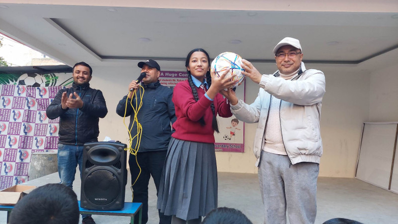 विनायकमा world cup prediction मिलाउने विद्यार्थीहरुलाई पुरस्कार 