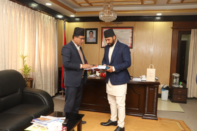 भनपा मेयर सुनिल प्रजापति र गृहमन्त्री रवि लामिछानेवीच भेट
