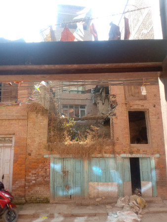 आज भूकम्प सुरक्षा दिवस ः अझै बाँंकी छन् भूकम्पले भत्केका भक्तपुरका घरहरुको पुननिर्माण