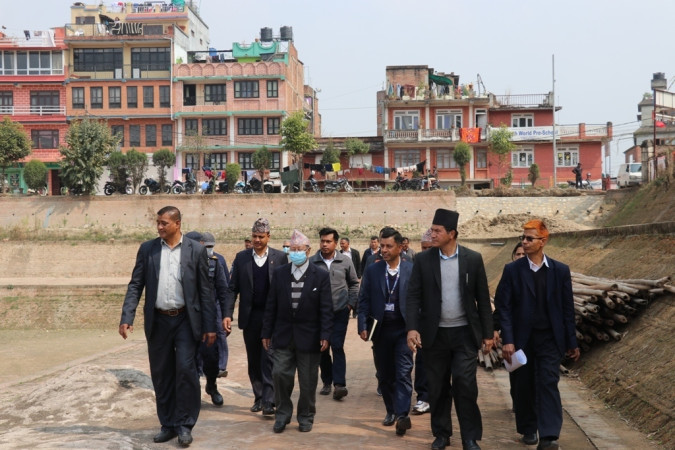 बिजुक्छेँद्वारा भक्तपुरको भाजुपोखरीको स्थलगत निरीक्षण