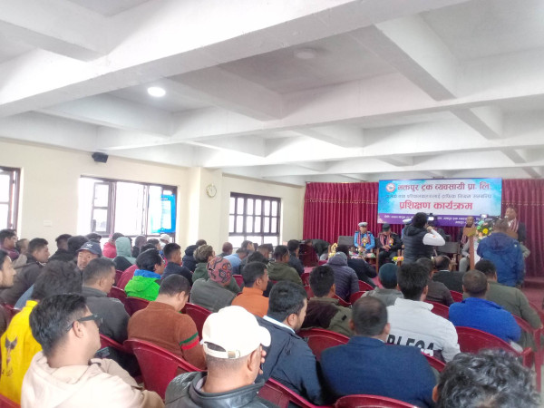 भक्तपुर ट्रकका चालक तथा परिचालकहरुलाई ट्राफिक नियम सम्वन्धि तालिम