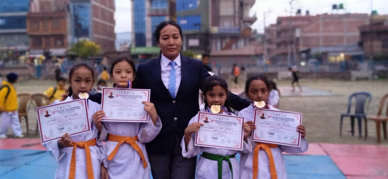 बिनायक शिक्षालाई जिल्लास्तरीय कराँतेमा स्वर्णपदक