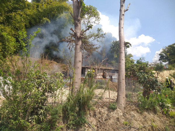 भक्तपुरको ताथलीको टहरामा आगलागी (तस्वीरहरु हेर्नुहोस् ।)