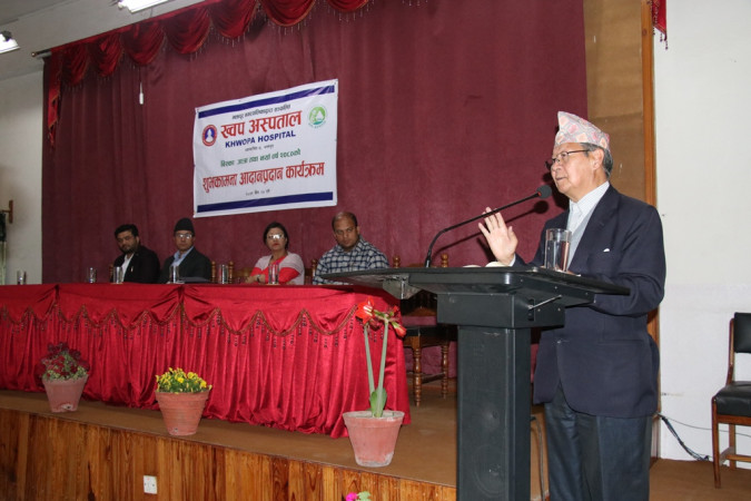 स्वास्थ्यकर्मीहरुले सेवाको भावनाले काम गर्नुपर्ने