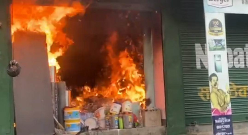 टोखा पलखुसी ( सत्य साई बाबा चोक) रङ्ग पसलमा आगोलागी 