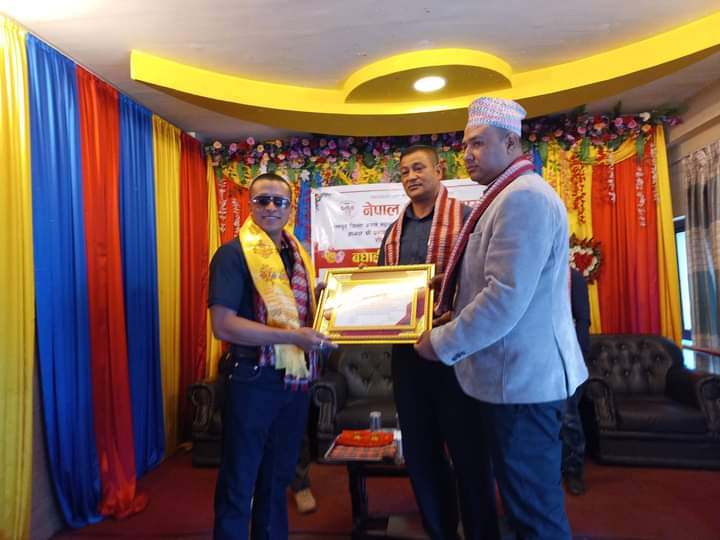 करातेका रास्ट्रिय रेफ्री संयोजक प्रकाशमोहन सम्मानित 