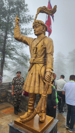 भक्तपुरको सिपाडोल नैचालमा पृथ्वीनारायण शाहको पूर्ण कदको शालिक अनावरण