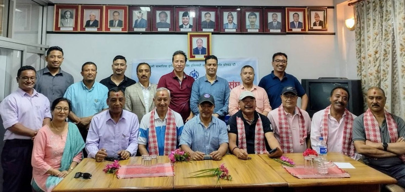 भक्तपुर उद्योग वाणिज्य संघका पूर्वअध्यक्षहरु सम्मानित