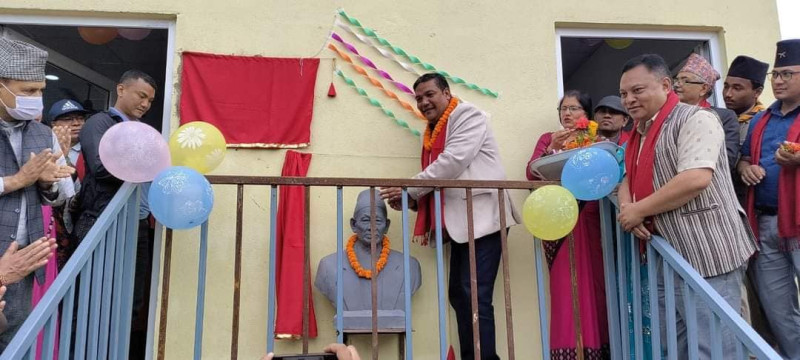 सत्यमोहन जोशीको प्रतिमा अनावरण
