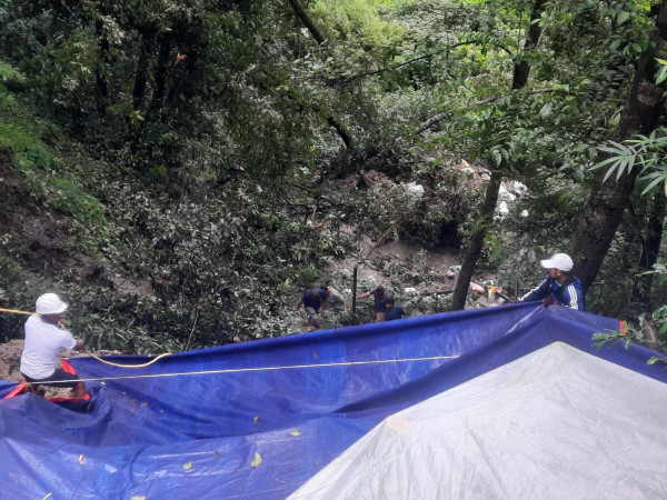 टोखामा पहिरो ः घरहरु जोखिममा 