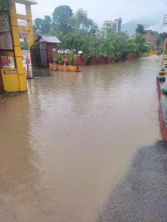 अविरल वर्षा ः भक्तपुरमा एउटा घर भत्कियो