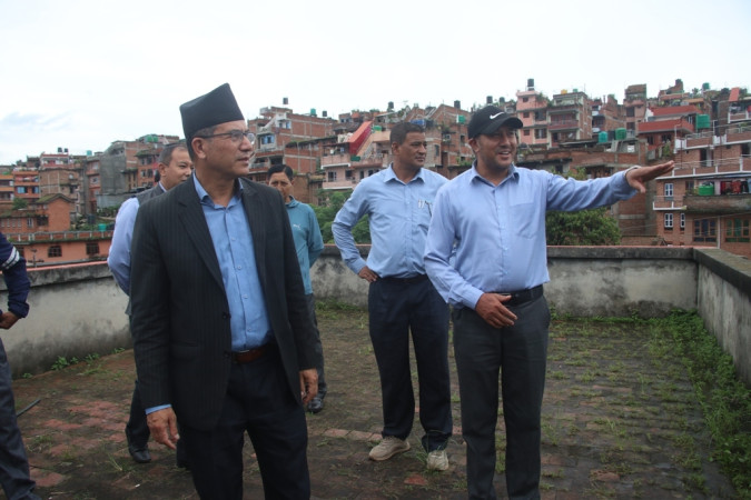 नगर प्रमुख प्रजापतिद्वारा बाढी प्रभावित क्षेत्रको निरीक्षण