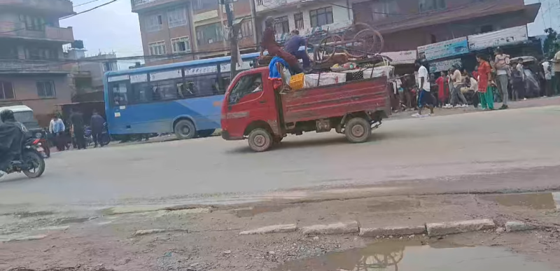 यसरी उठाइयो भक्तपुरमा फुटपाथका ठेलागाडा, पसल, ........