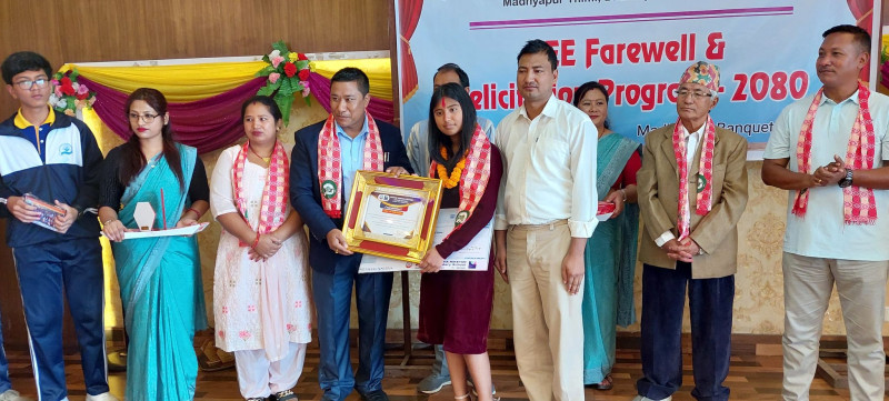 विनायकद्वारा रु. एक लाख सहित GPA 4 ल्याउने विद्यार्थी सम्मानित