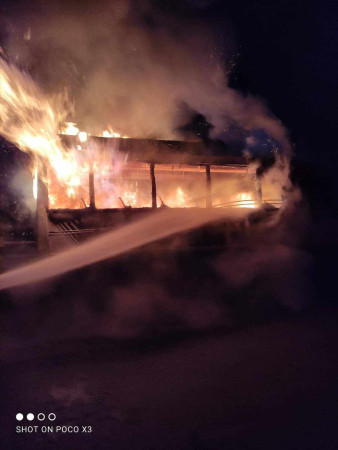 भक्तपुरमा पार्किग गरिराखेको मिनीबसमा आगलागी