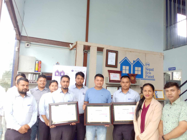 भक्तपुरको एउटा कम्पनीलाई एकैपटक तीनवटा आइएसओको प्रमाणपत्र प्राप्त 