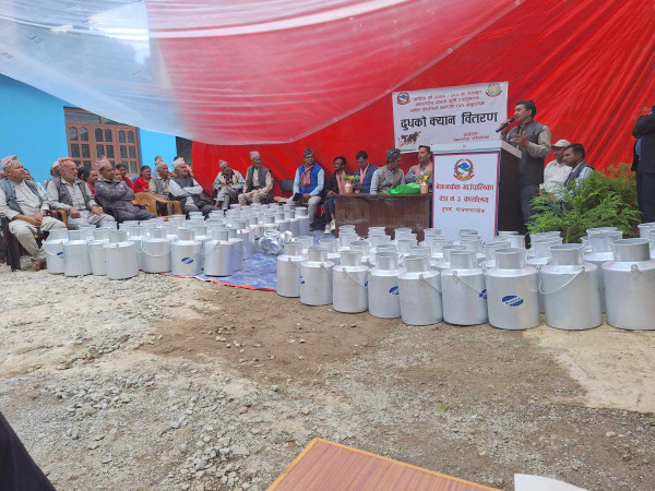 बेथानचोकका किसानहरुलाई क्यान वितरण