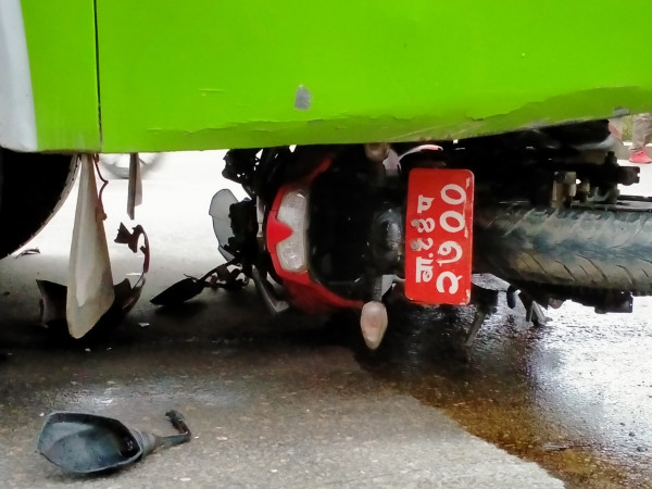 एकाविहानै च्याम्हासिंह रोड महेश्वरी पुल नजिकै दुर्घटना