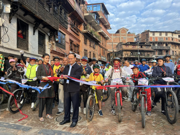 भक्तपुरबाट काठमाडौं हिड्यो साइकल रयाली
