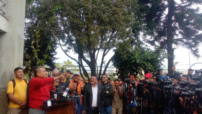 दुर्गा प्रसाइँले भने मंसिर ७ गते काठमाडौंमा जे पनि हुनसक्छ 