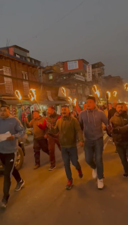 एमाले युवाद्धारा कमलविनायकमा मशाल जुलुश