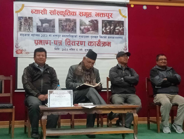 ब्यासी सांस्कृतिक समूहका कलाकारलाई प्रमाणपत्र वितरण