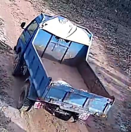 भक्तपुरको इटाभटाबाट मिनी टिप्पर नै हरायो