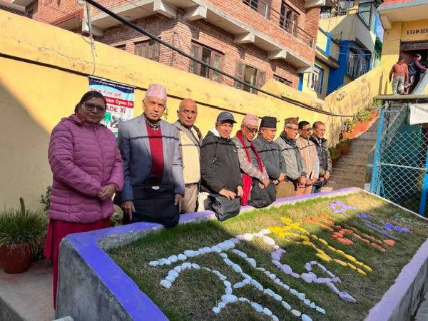 दश थुँगा फूल " (समालोचना सङ्ग्रह ) प्रकाशित हुने