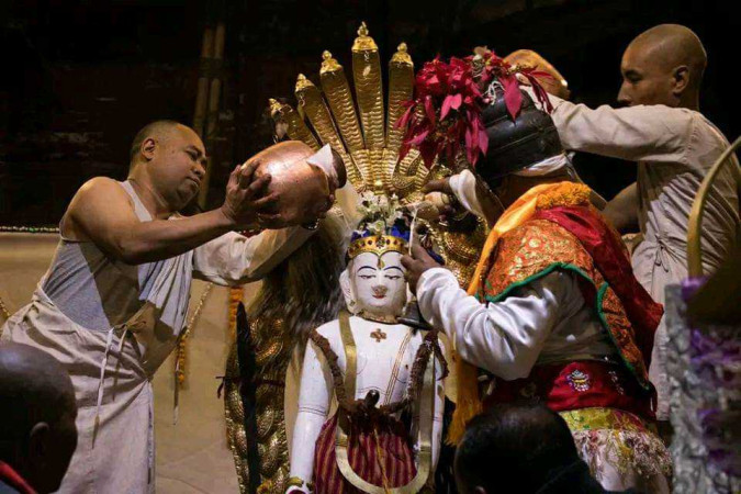 मछिन्द्रनाथको महास्नानको जलाभिषेक 