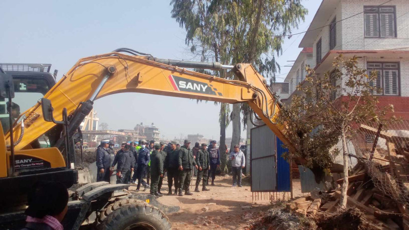 यसरी हटाइयो सूर्यविनायकदेखिका अस्थायी संरचनाहरु (तस्वीरमा)