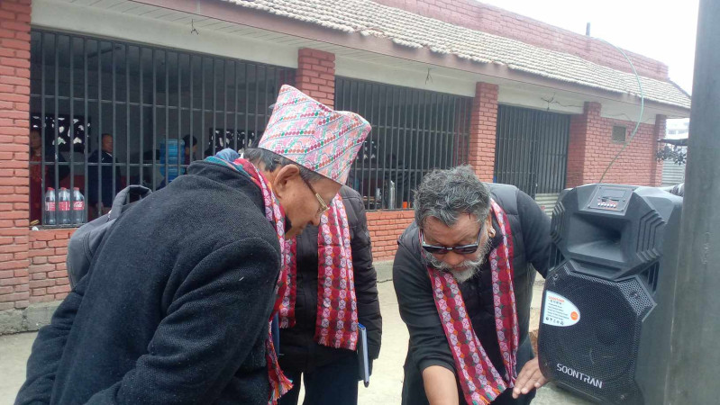 किन आए गायक योगेश्वर अमात्य भक्तपुर ? 