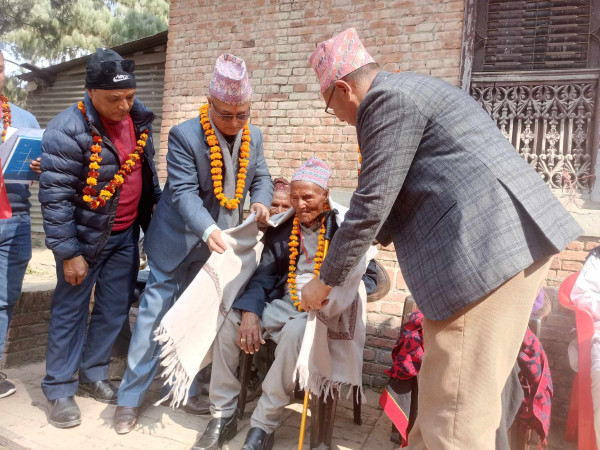इटाछेंका एक सय वर्षीय हरिलाल पंचलाई गरियो सम्मानित