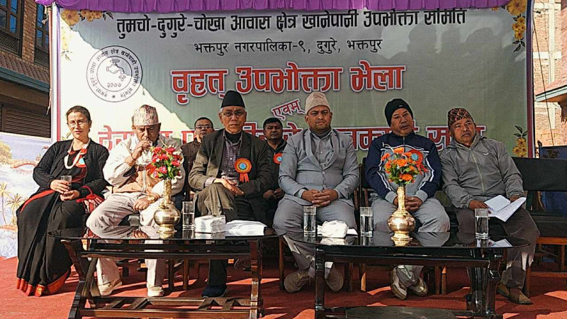 तुमुचो आवास क्षेत्रमा खानेपानीका लागि भएको उपभोक्ता भेला तस्वीरमा 