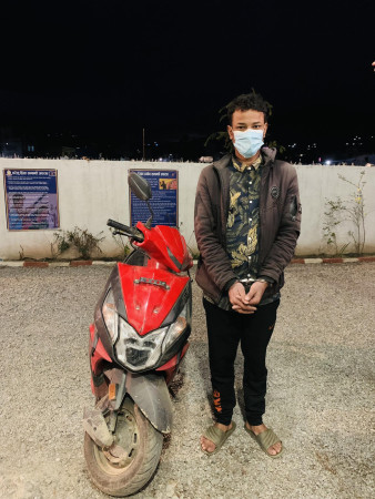 दिउँंसै स्कुटर चोरी ः १२ वर्षका बालक पक्राउ