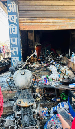 आदर्श औषधि पसलमा आगलागी 