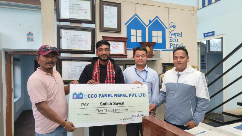 फुटबलमा विजयी टिम तथा खेलाडीहरुलाई नगद पुरस्कार वितरण