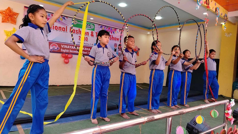 स्कूलमा भेषभुषा प्रर्दशनी तथा प्रतिभा प्रस्तुति