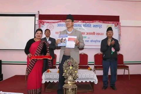 आधारभूत विद्यालयको रजत जयन्तीमा अवकाश प्राप्त शिक्षकहरूलाई सम्मान