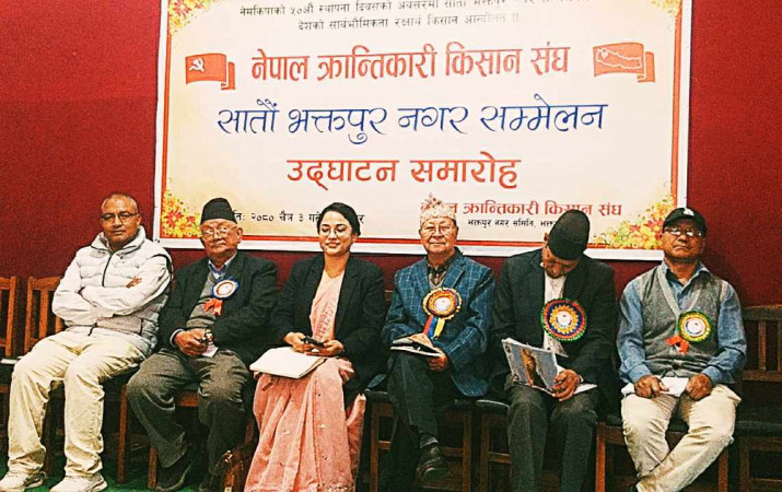 तस्वीरमा नेक्राकि संघ भक्तपुर नगरको अधिवेशन 