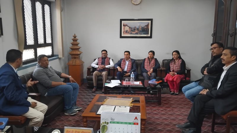 भक्तपुर उद्योग वाणिज्य संघ र सिद्धार्थ प्रिमियर इन्स्योरेन्सबीच बीमा सेवासम्बन्धी सम्झौता