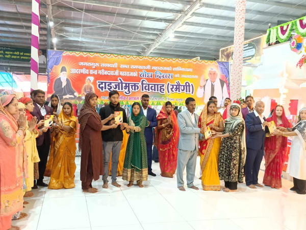 सतलोक आश्रम धनुषामा एकै साथ भयो ८ नव जोडीहरुको दाइजोरहित विवाह