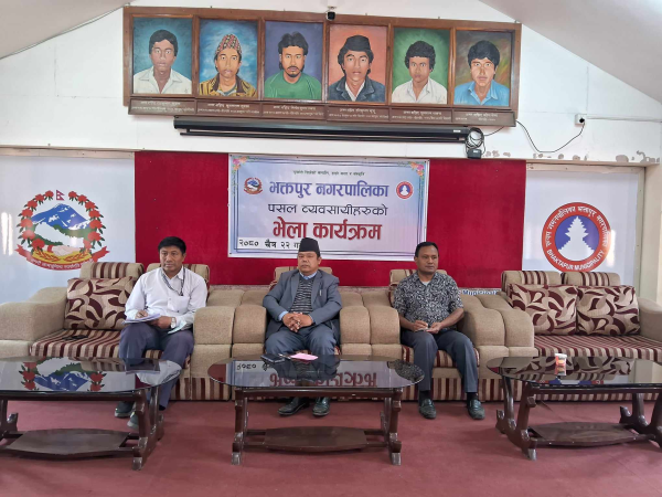 खौमादेखि दुधपाटीसम्मका पसल व्यवसायीहरुको भेला 