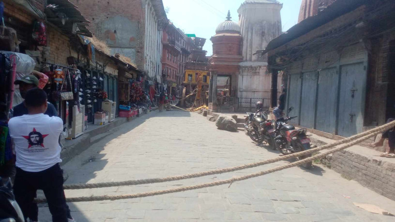 बाटो बन्द गरेर विगार्न थालियो भैलख