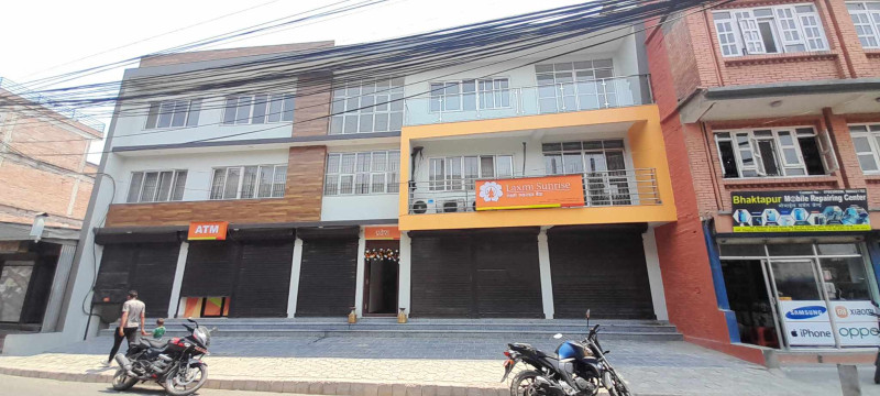 बाेडे मिलराेडमा लक्ष्मी सनराईज बैक सञ्चालनमा 