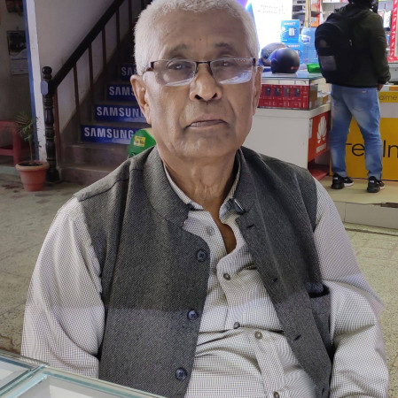 स्वर्गीय धर्मपत्नीको आत्मशान्तिको कामना गर्दै आर्थिक सहयोग 
