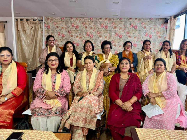 सर्जकमाथि एक टिप्पणीकारको बहस सुरु  