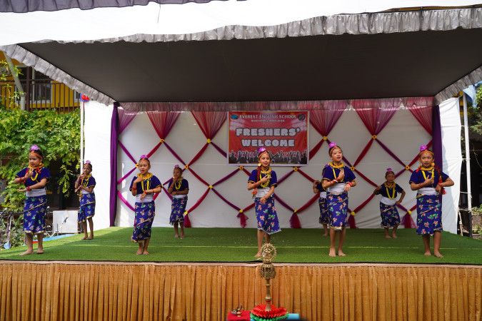 एभरेस्ट स्कुलले गरयो फ्रेसर्सलाई वेलकम