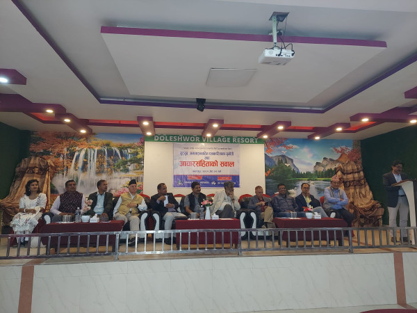 सञ्चारमाध्यमको बलियो बिकल्प खोजौं