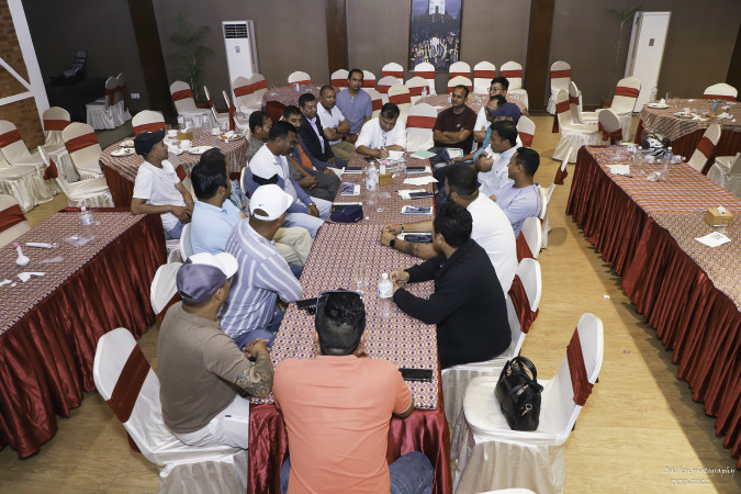 जे गरौं, आफ्नै देशमै गरौं